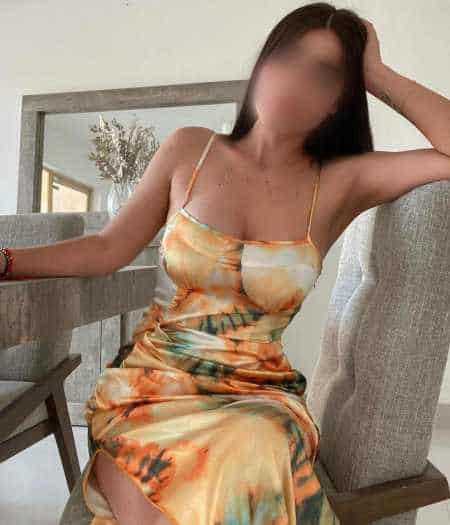 https://evas.mx/wp-content/uploads/2022/12/ingrid-escort-chica-sentada-en-sexy-vestido-floreado.jpg