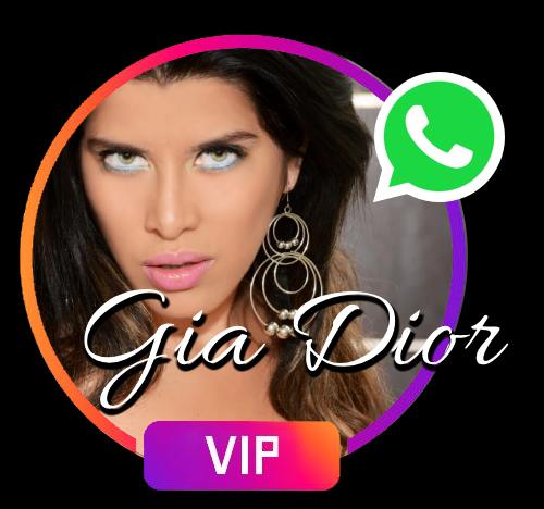 Gia Dior, hermosa escort venezolana en CDMX posando elegante y provocativa.