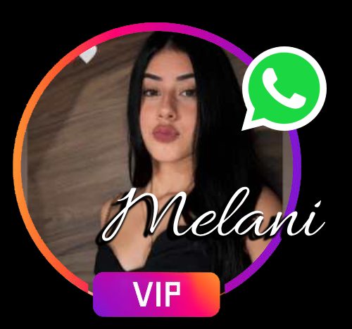 Melani chava de ricos pechos.